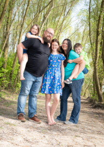 Familienshooting an der Donau, Familienfotografie, mobile Familenfotografin, Fotoshootings in der Natur