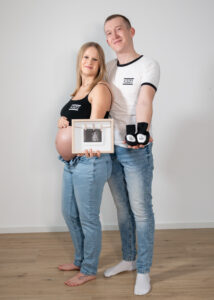 Babybauch shooting mit Papa, Babybauchfotograf Amstetten bis Linz