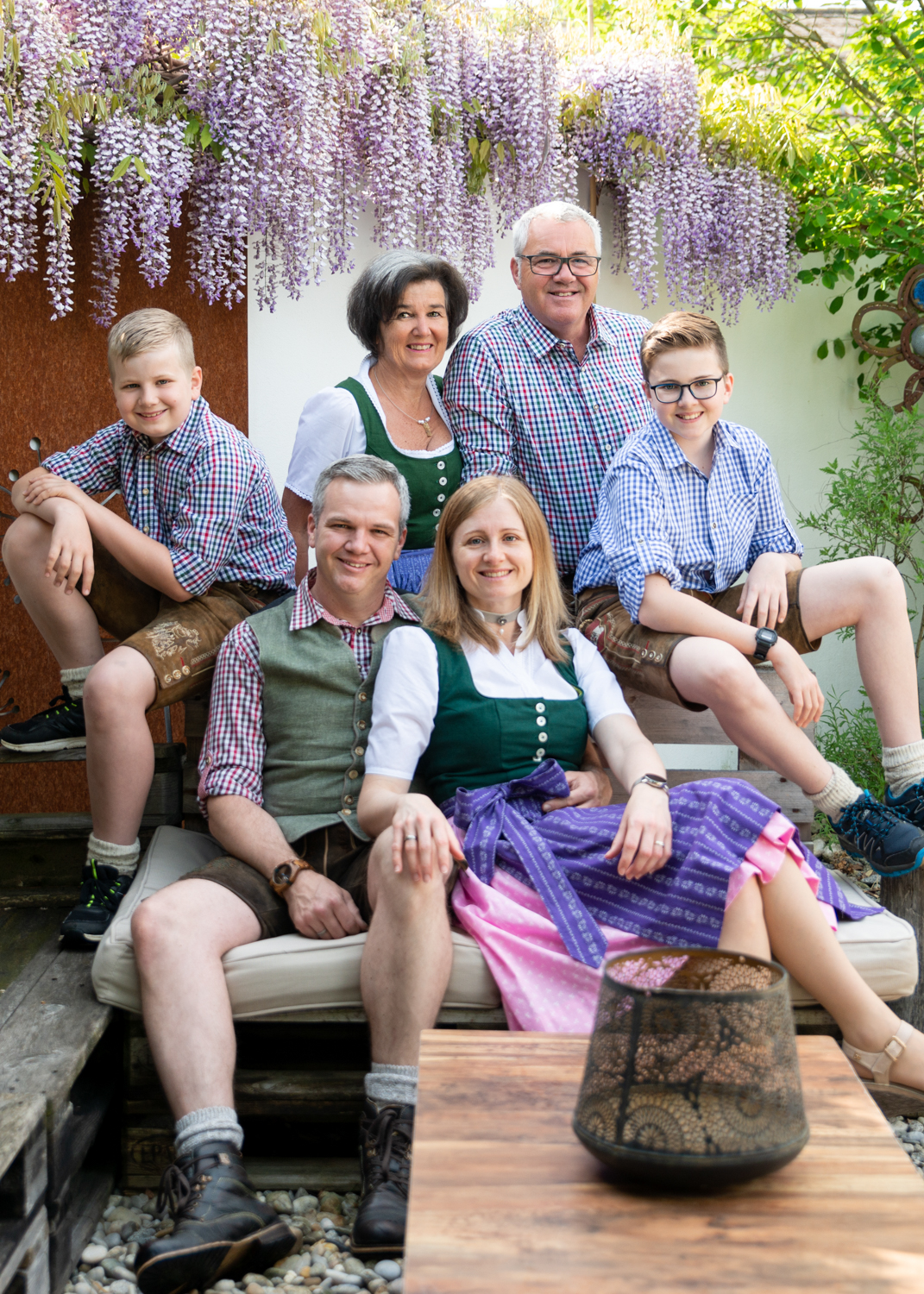Fotoshooting mit Familie in Tracht mit Großeltern