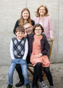 Großeltern mit Enkelkinder Foto draußen in der Natur, Fotoshootings