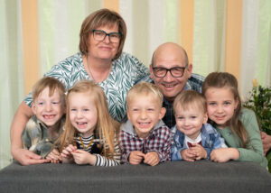 Großeltern mit Enkelkinder im Studio, Shooting mit Enkel